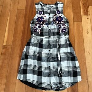 Market and Spruce sleeveless embroidered dress